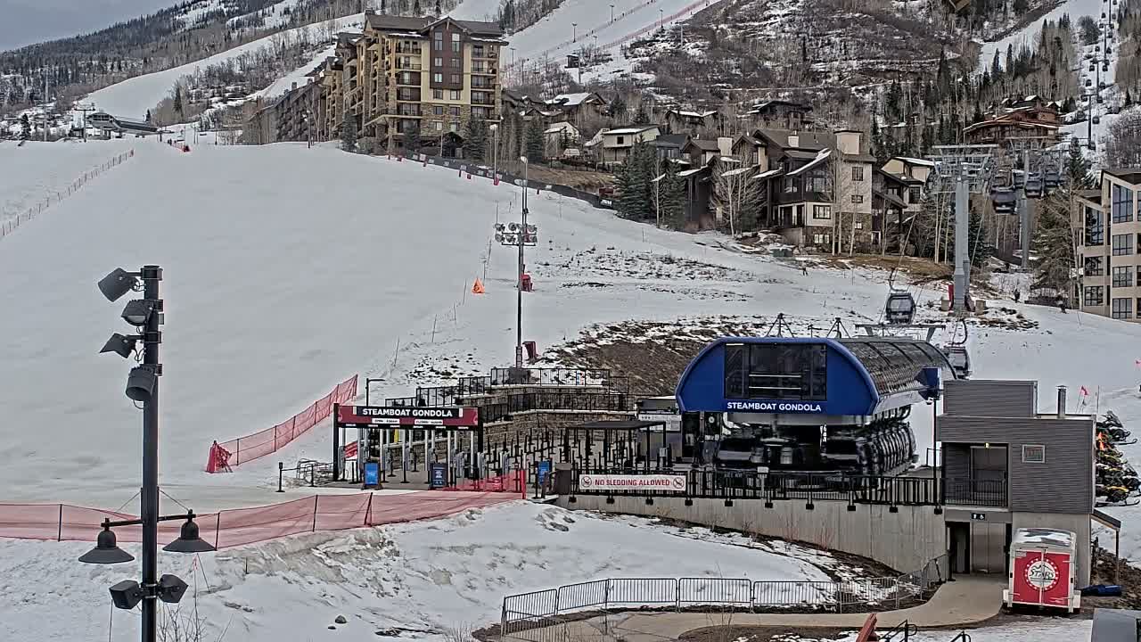 Steamboat Gondola Ropeway & Ski Slopes Live Cam - Steamboat Springs, Routt County, Colorado, USA