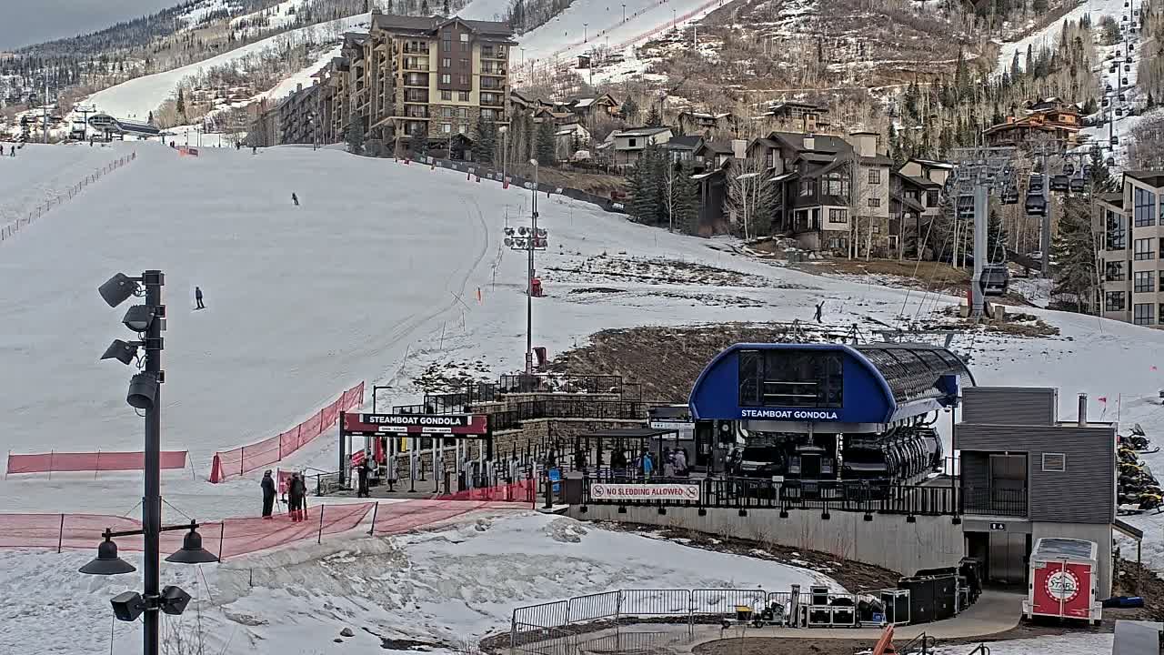 Steamboat Gondola Ropeway & Ski Slopes Live Cam - Steamboat Springs, Routt County, Colorado, USA