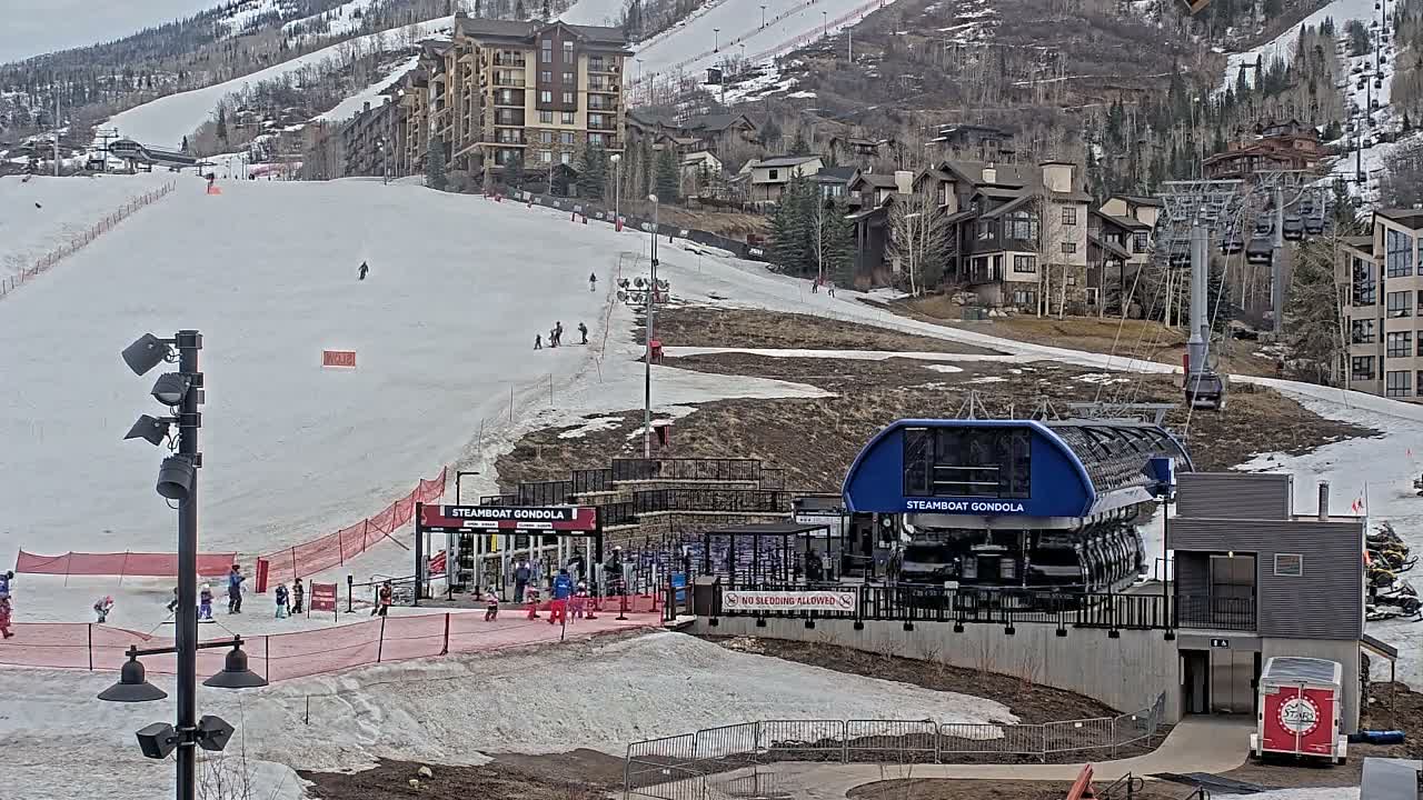 Steamboat Gondola Ropeway & Ski Slopes Live Cam - Steamboat Springs, Routt County, Colorado, USA