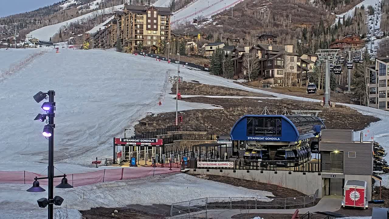 Steamboat Gondola Ropeway & Ski Slopes Live Cam - Steamboat Springs, Routt County, Colorado, USA