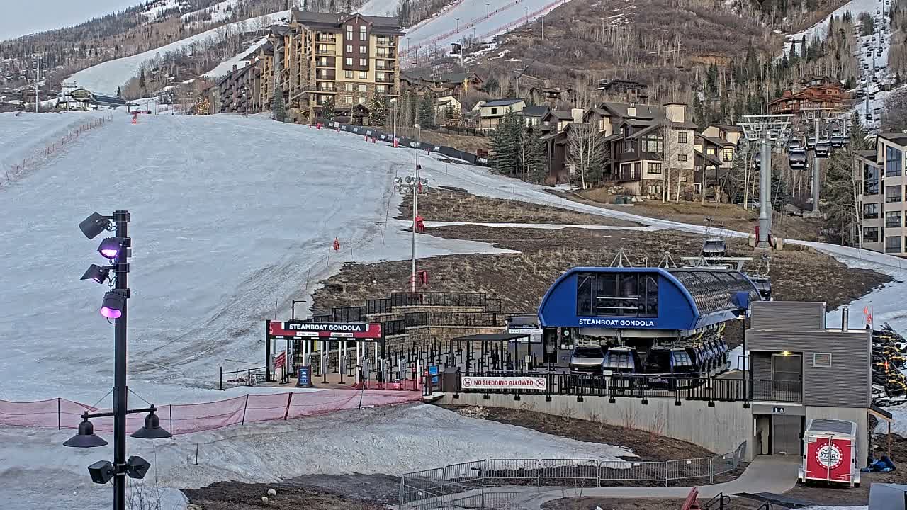 Steamboat Gondola Ropeway & Ski Slopes Live Cam - Steamboat Springs, Routt County, Colorado, USA