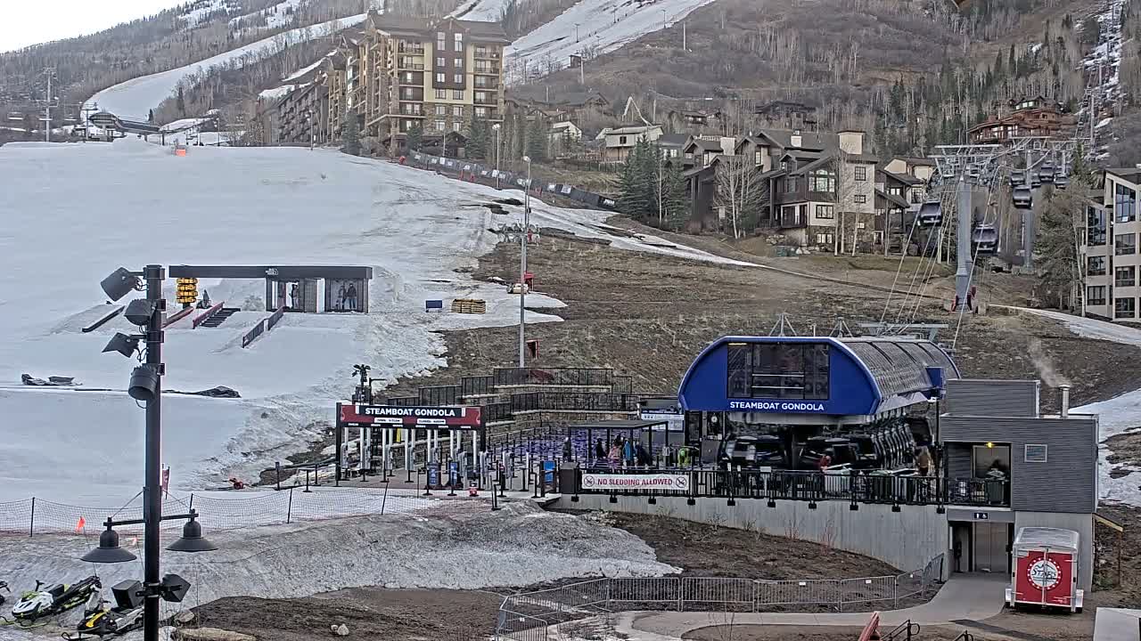 Steamboat Gondola Ropeway & Ski Slopes Live Cam - Steamboat Springs, Routt County, Colorado, USA