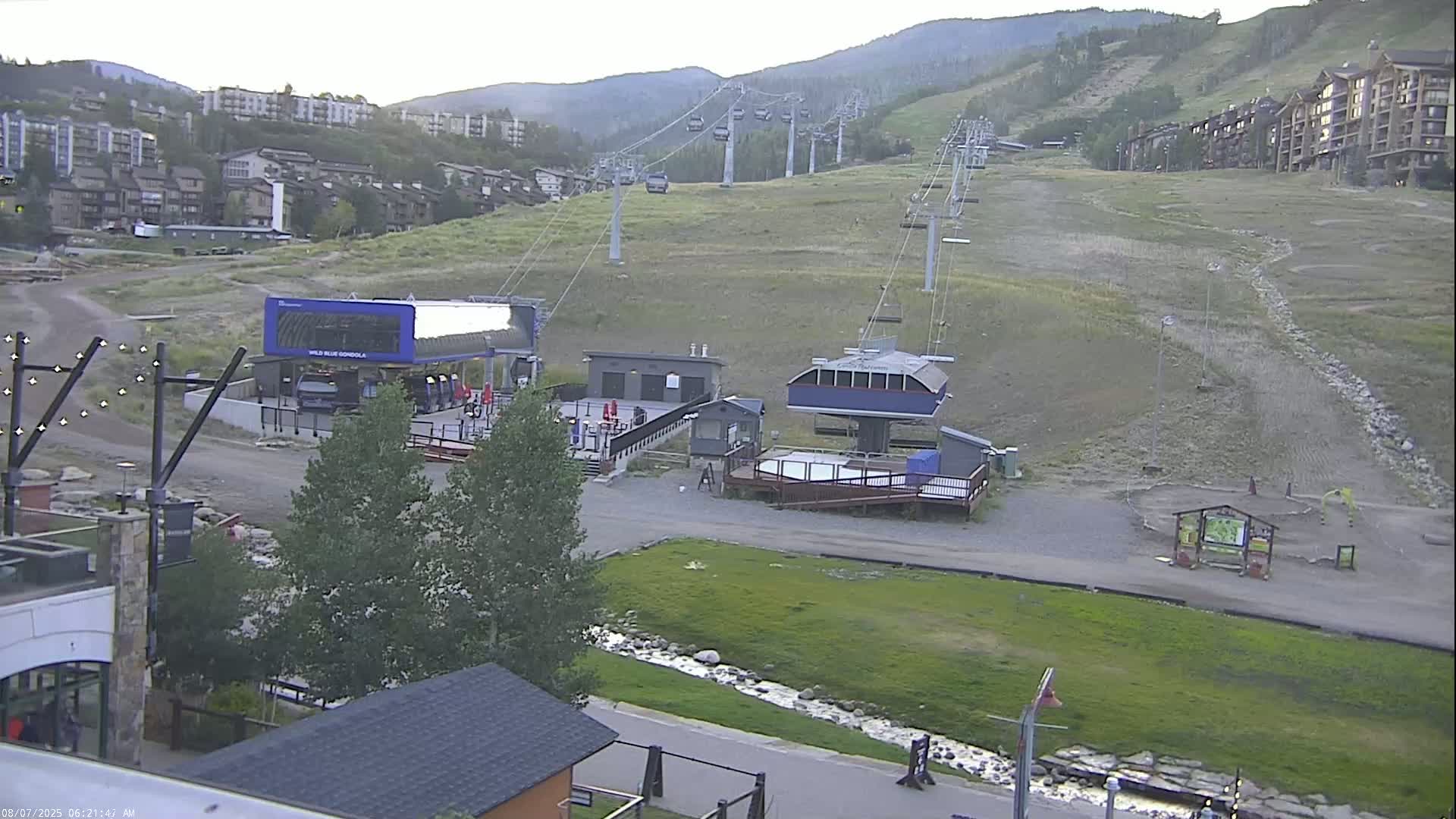 Steamboat Resort Christie Peak Express & Wild Blue Gondola Ropeway & Ski Slopes Live Cam - Steamboat Springs, Routt County, Colorado, USA
