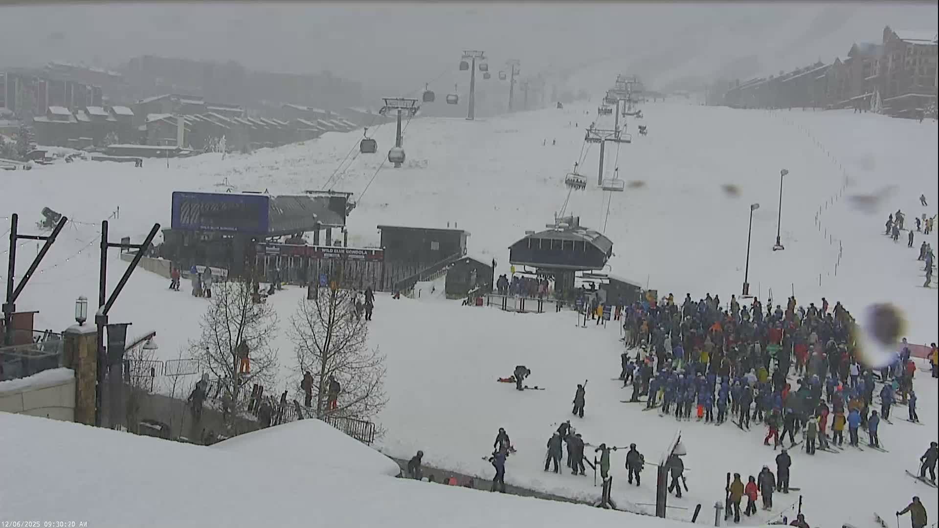 Steamboat Resort Christie Peak Express & Wild Blue Gondola Ropeway & Ski Slopes Live Cam - Steamboat Springs, Routt County, Colorado, USA