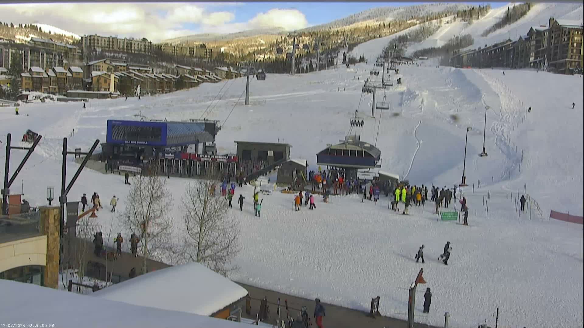 Steamboat Resort Christie Peak Express & Wild Blue Gondola Ropeway & Ski Slopes Live Cam - Steamboat Springs, Routt County, Colorado, USA