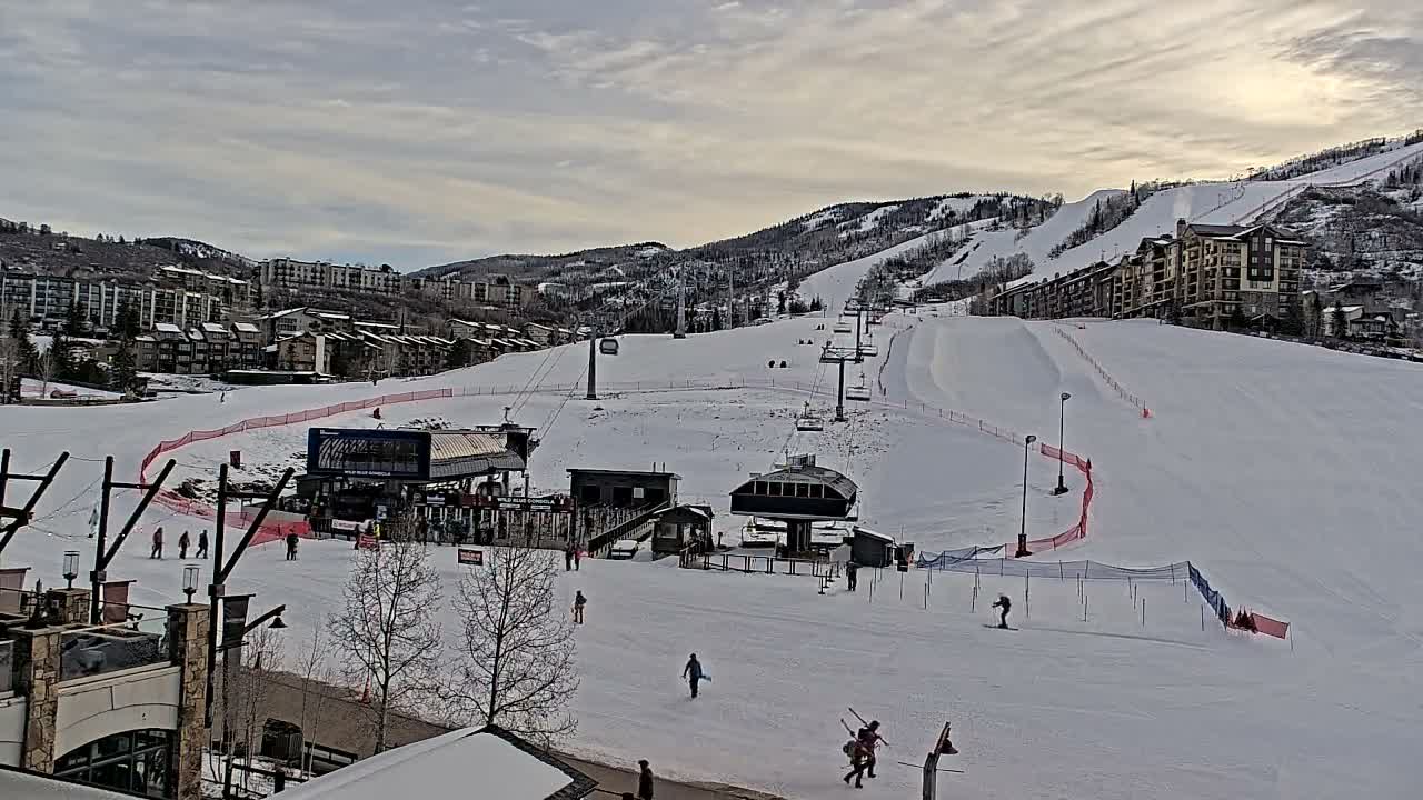 Steamboat Resort Christie Peak Express & Wild Blue Gondola Ropeway & Ski Slopes Live Cam - Steamboat Springs, Routt County, Colorado, USA