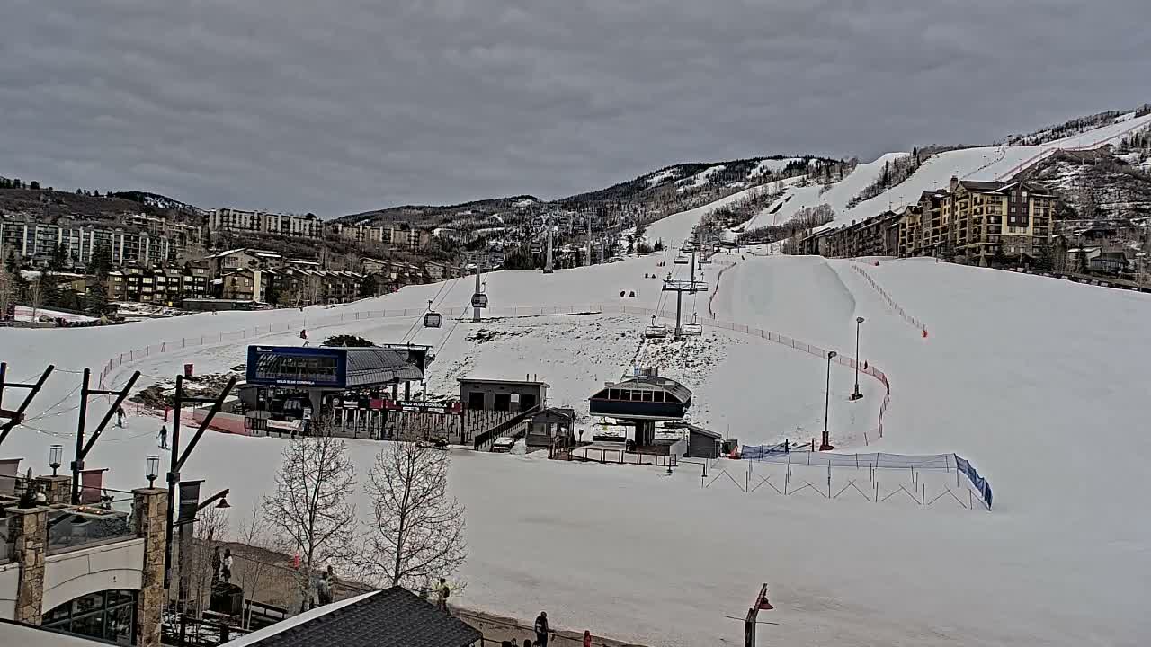Steamboat Resort Christie Peak Express & Wild Blue Gondola Ropeway & Ski Slopes Live Cam - Steamboat Springs, Routt County, Colorado, USA