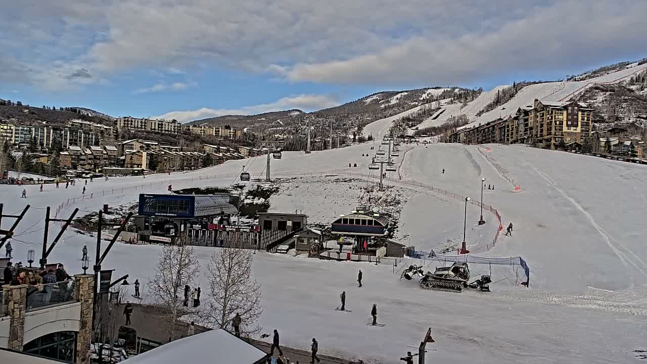 Steamboat Resort Christie Peak Express & Wild Blue Gondola Ropeway & Ski Slopes Live Cam - Steamboat Springs, Routt County, Colorado, USA