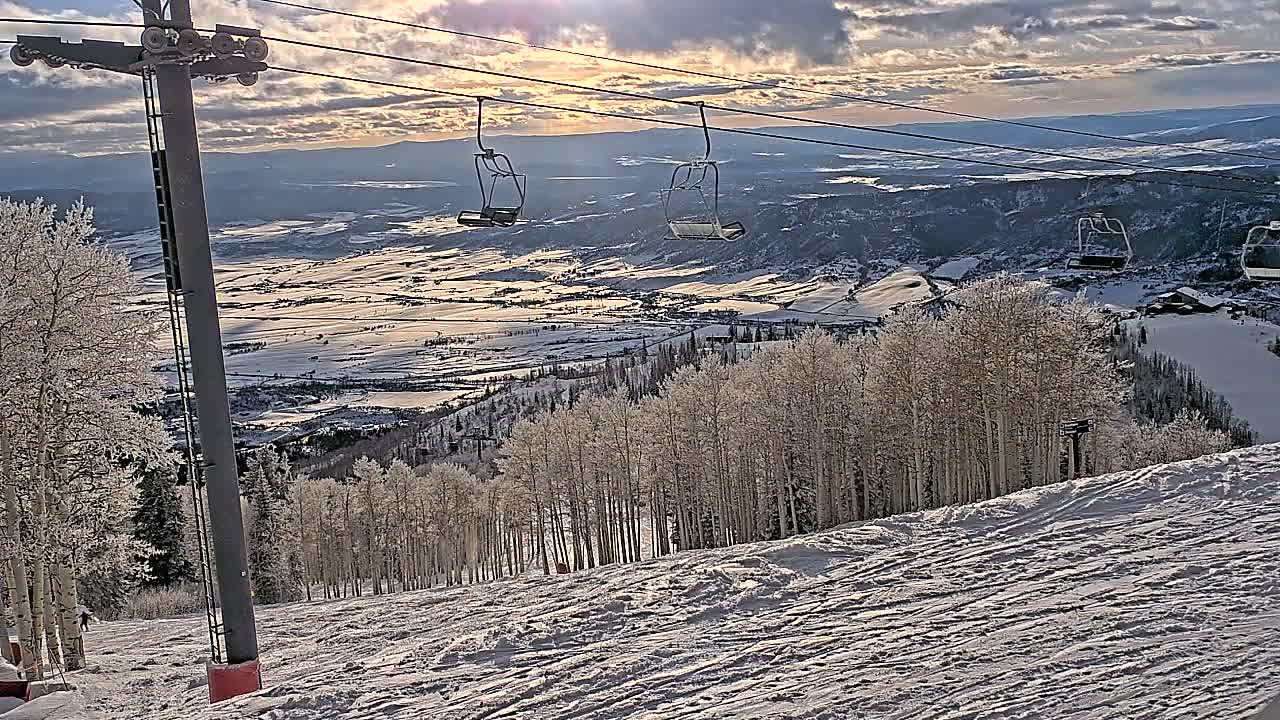 Steamboat Springs Buffalo Mountain Foothills from Four Points Lodge Live Cam - Steamboat Springs, Routt County, Colorado, USA