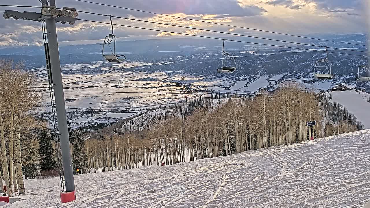 Steamboat Springs Buffalo Mountain Foothills from Four Points Lodge Live Cam - Steamboat Springs, Routt County, Colorado, USA
