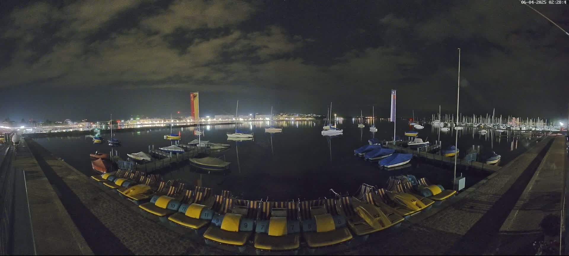 Lake Geneva & (Lac Leman) Coast & Geneve City Les Corsaires Live Cam - Eaux -Vives, Genève, Geneva, Switzerland