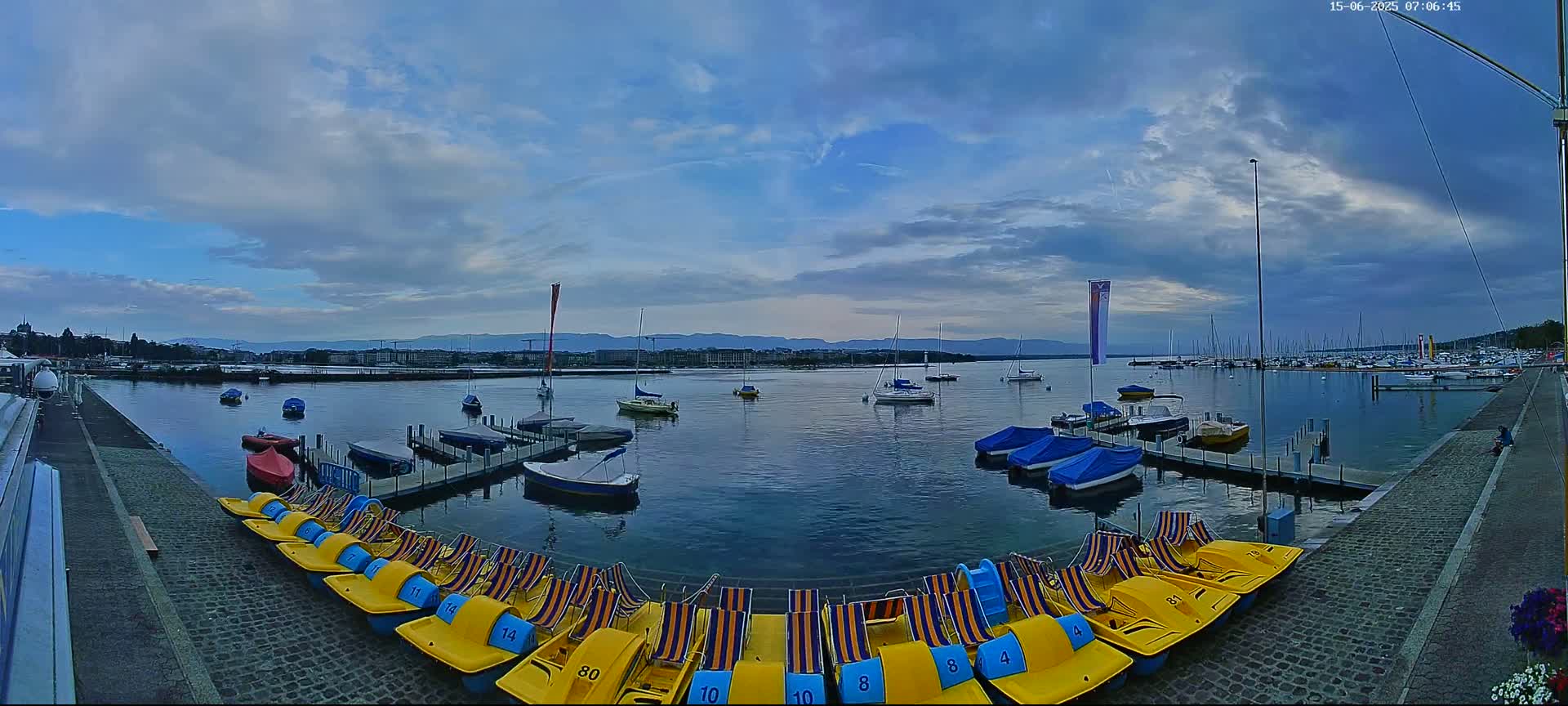 Lake Geneva & (Lac Leman) Coast & Geneve City Les Corsaires Live Cam - Eaux -Vives, Genève, Geneva, Switzerland