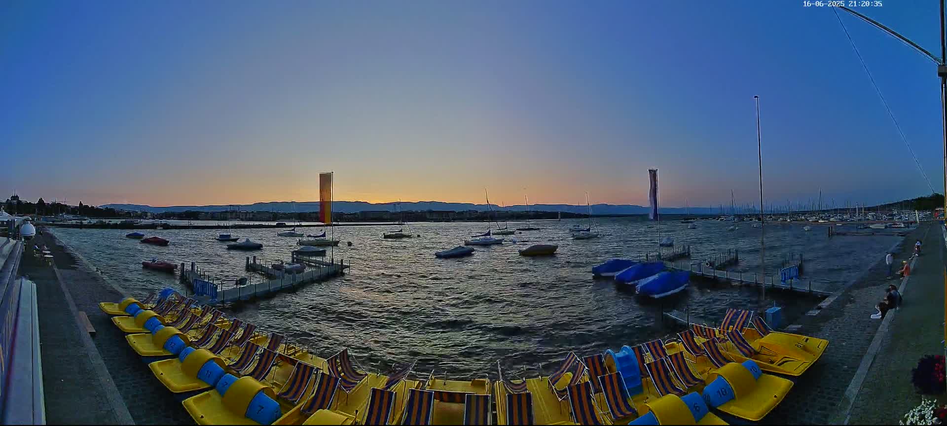 Lake Geneva & (Lac Leman) Coast & Geneve City Les Corsaires Live Cam - Eaux -Vives, Genève, Geneva, Switzerland