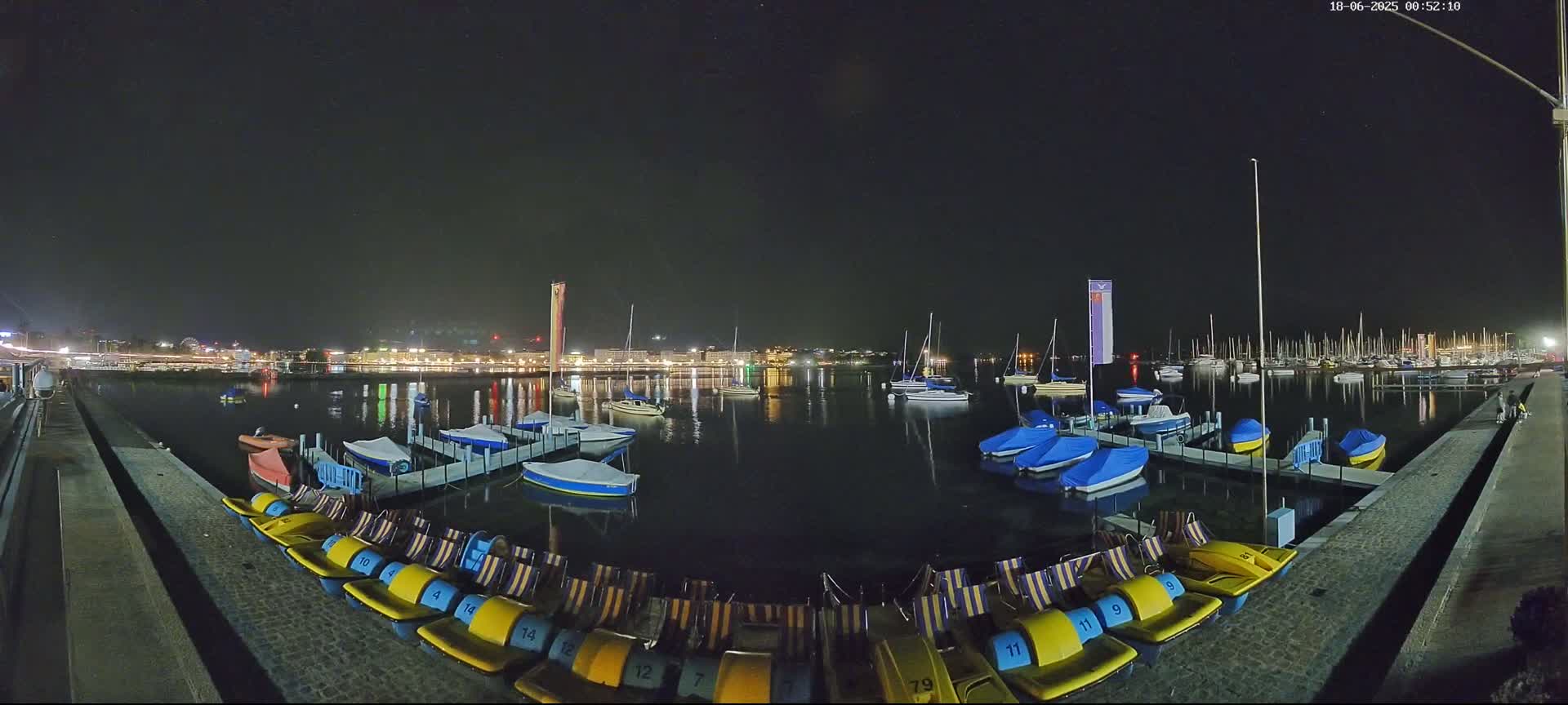 Lake Geneva & (Lac Leman) Coast & Geneve City Les Corsaires Live Cam - Eaux -Vives, Genève, Geneva, Switzerland
