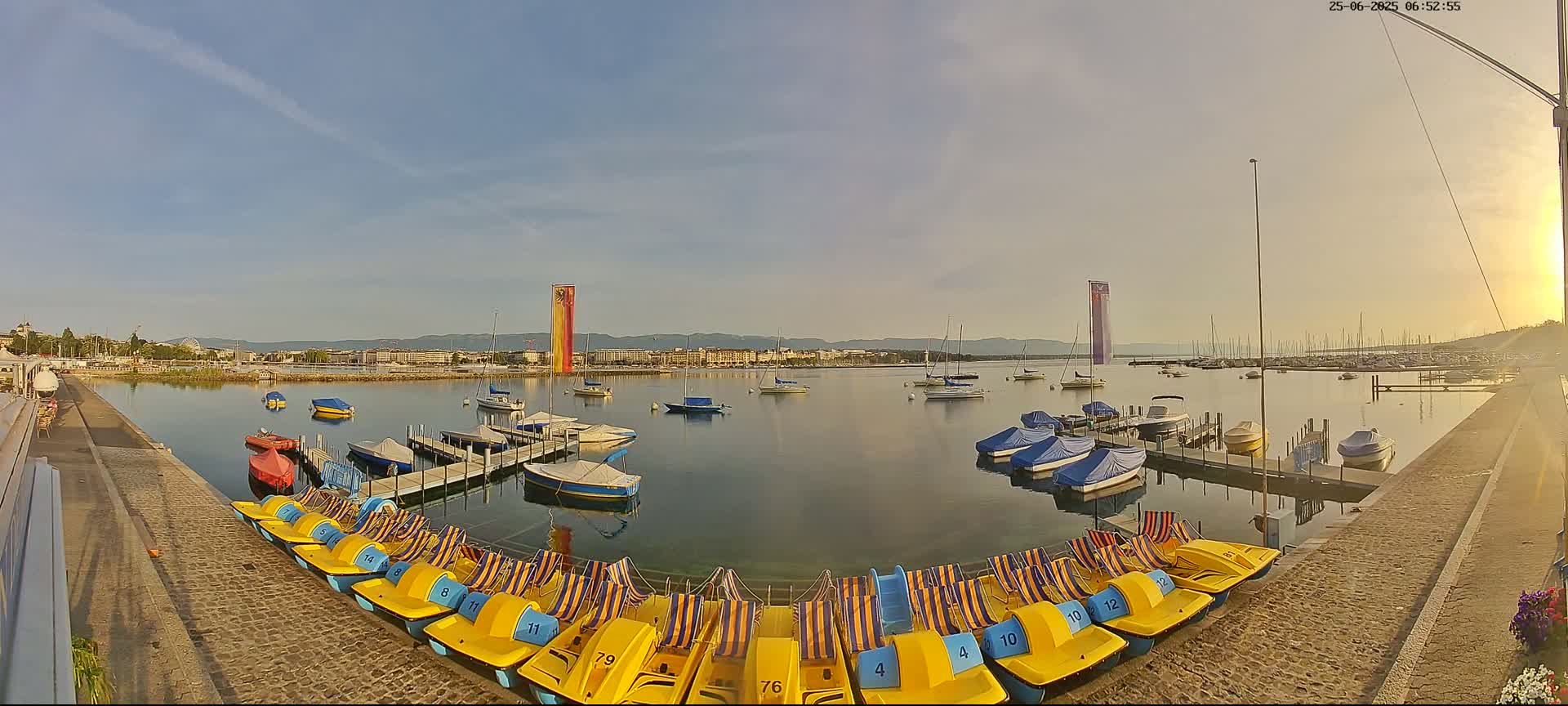 Lake Geneva & (Lac Leman) Coast & Geneve City Les Corsaires Live Cam - Eaux -Vives, Genève, Geneva, Switzerland