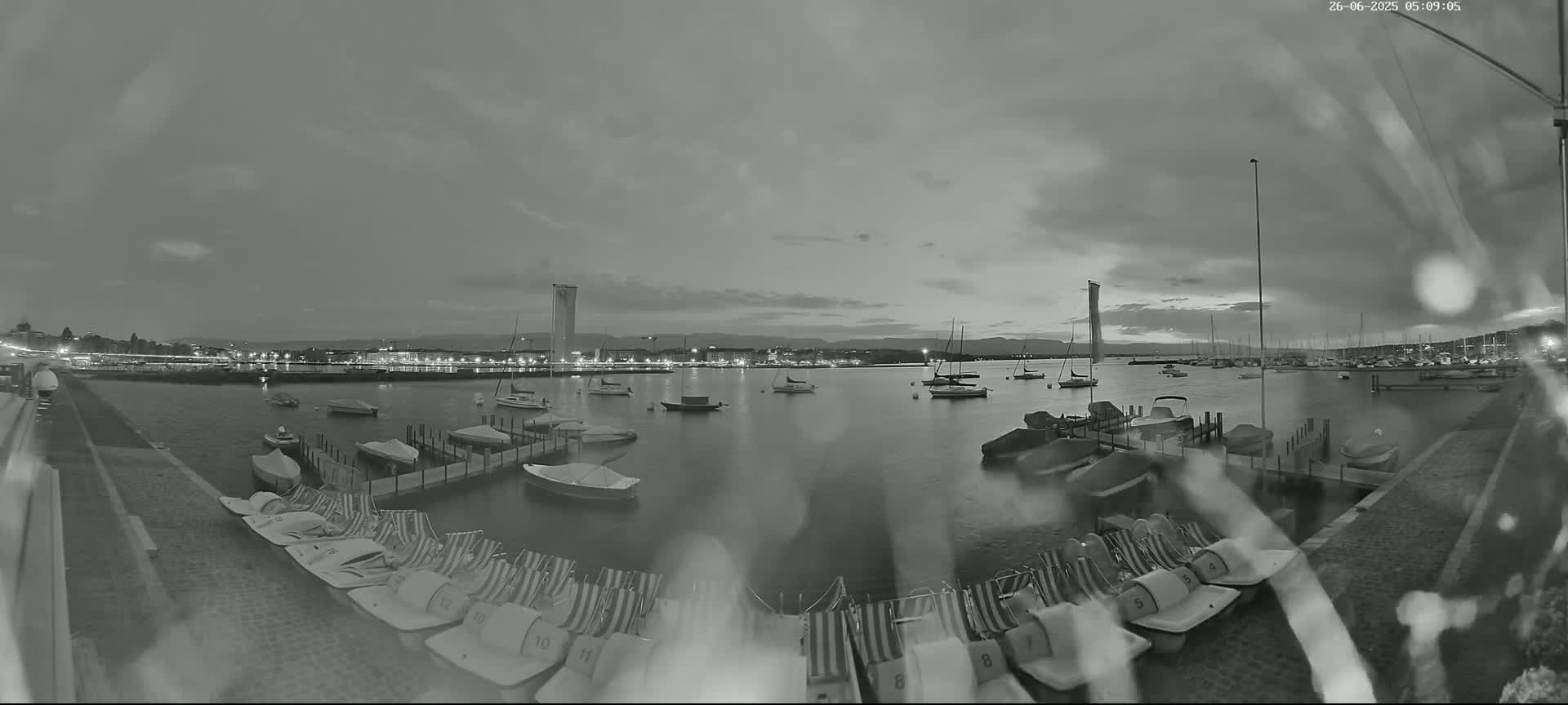 Lake Geneva & (Lac Leman) Coast & Geneve City Les Corsaires Live Cam - Eaux -Vives, Genève, Geneva, Switzerland