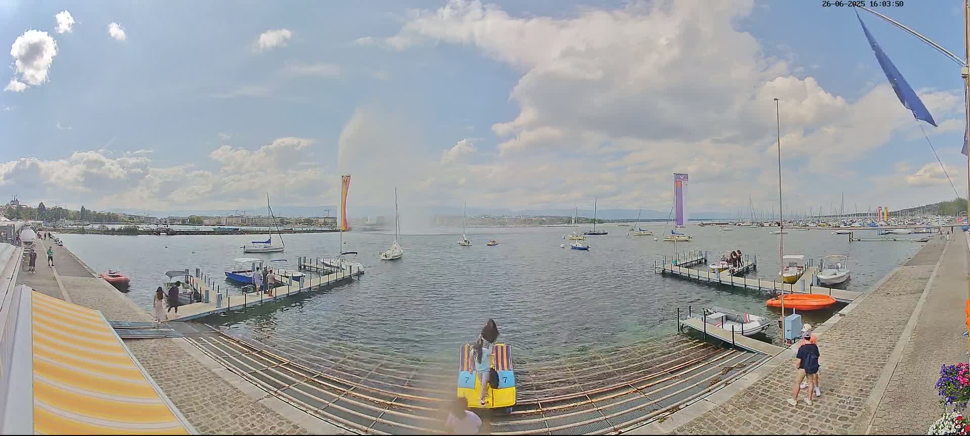 Lake Geneva & (Lac Leman) Coast & Geneve City Les Corsaires Live Cam - Eaux -Vives, Genève, Geneva, Switzerland
