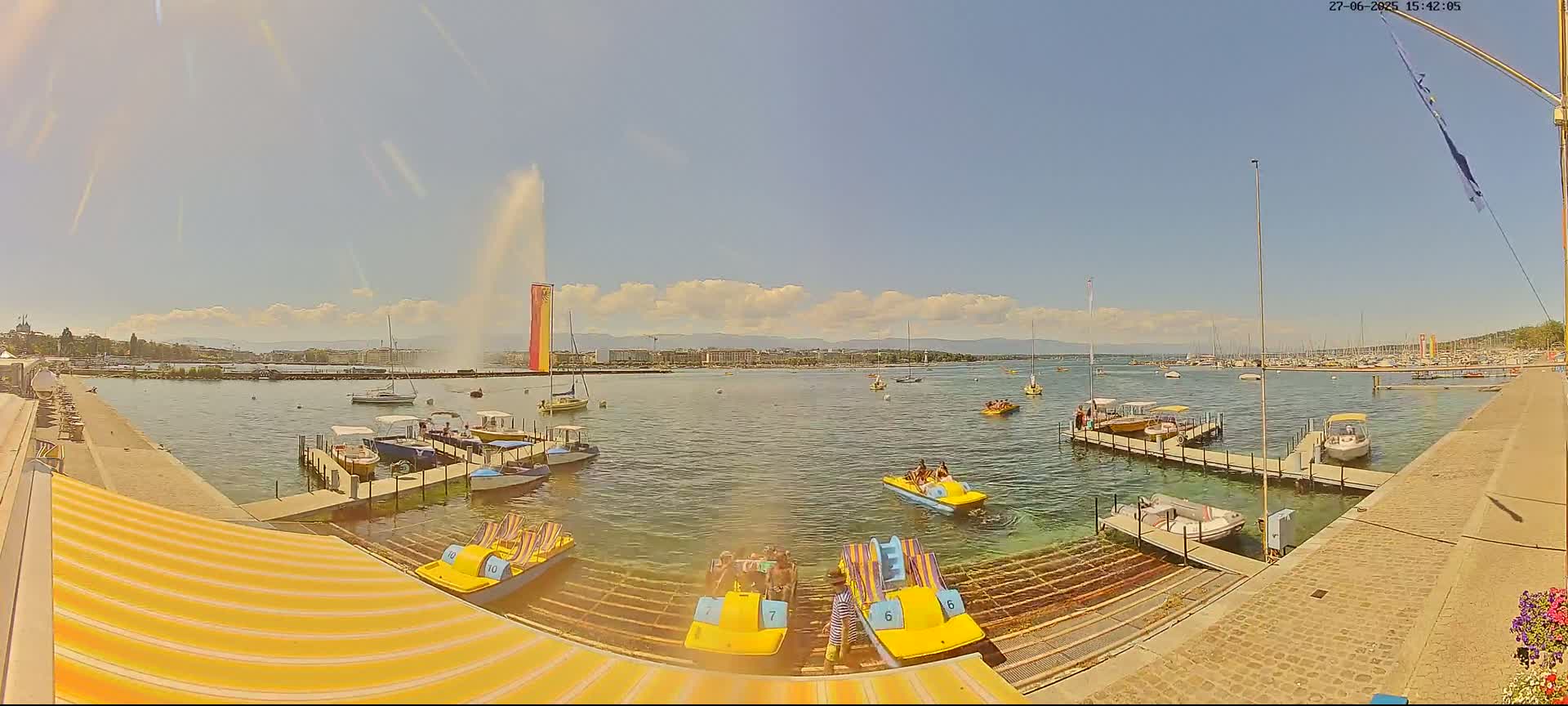 Lake Geneva & (Lac Leman) Coast & Geneve City Les Corsaires Live Cam - Eaux -Vives, Genève, Geneva, Switzerland