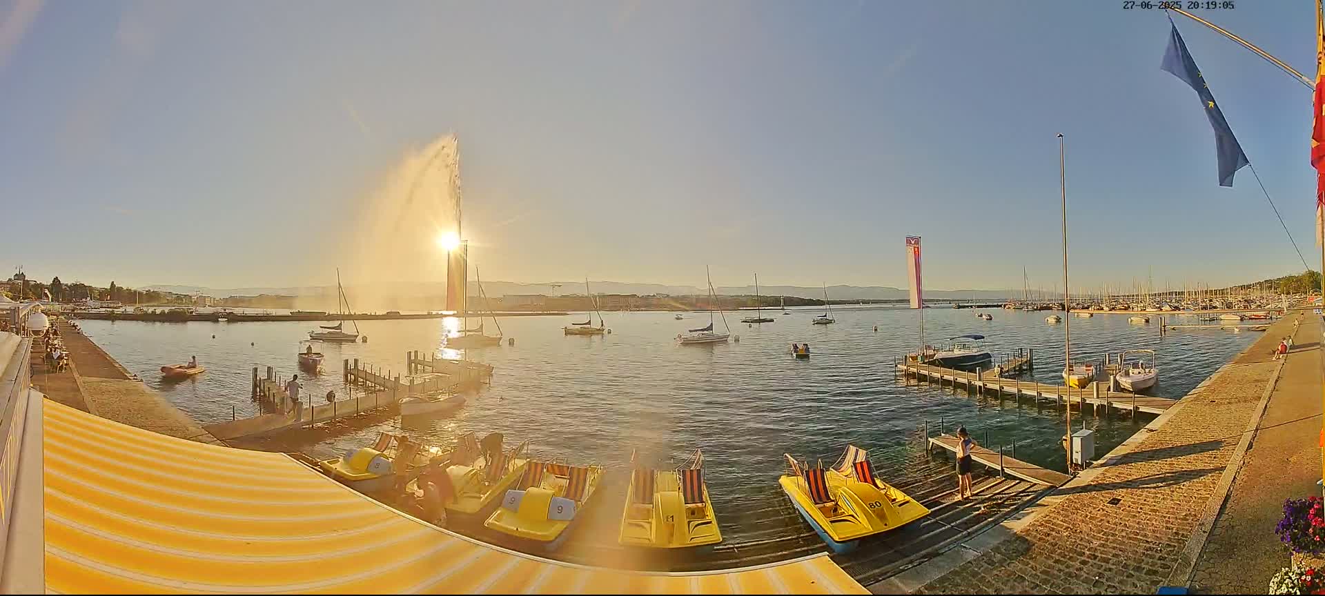 Lake Geneva & (Lac Leman) Coast & Geneve City Les Corsaires Live Cam - Eaux -Vives, Genève, Geneva, Switzerland