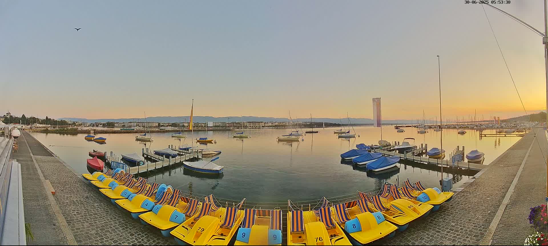 Lake Geneva & (Lac Leman) Coast & Geneve City Les Corsaires Live Cam - Eaux -Vives, Genève, Geneva, Switzerland