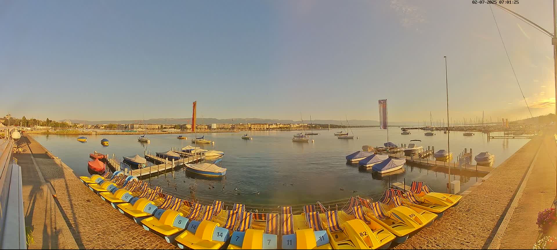 Lake Geneva & (Lac Leman) Coast & Geneve City Les Corsaires Live Cam - Eaux -Vives, Genève, Geneva, Switzerland