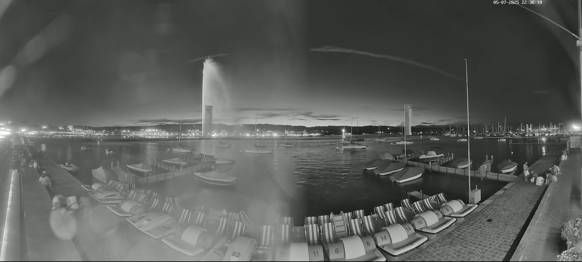 Lake Geneva & (Lac Leman) Coast & Geneve City Les Corsaires Live Cam - Eaux -Vives, Genève, Geneva, Switzerland