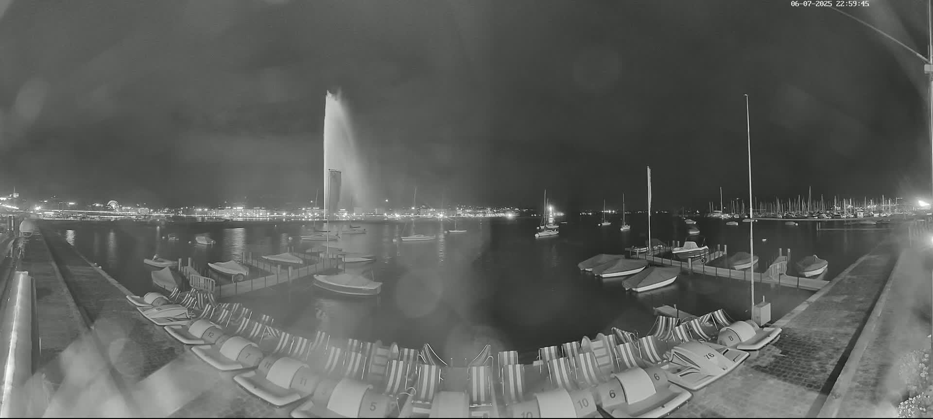 Lake Geneva & (Lac Leman) Coast & Geneve City Les Corsaires Live Cam - Eaux -Vives, Genève, Geneva, Switzerland