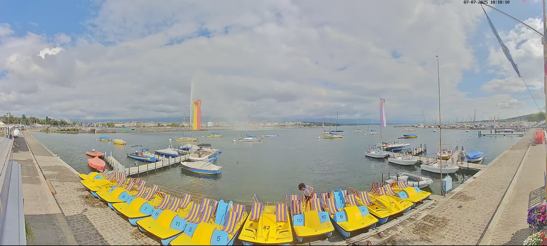 Lake Geneva & (Lac Leman) Coast & Geneve City Les Corsaires Live Cam - Eaux -Vives, Genève, Geneva, Switzerland
