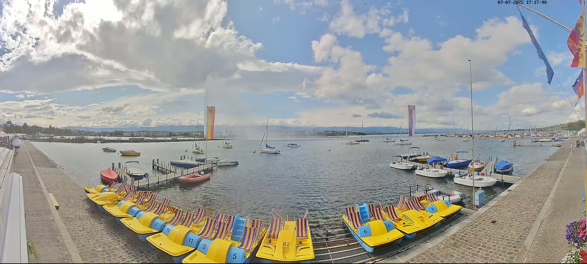 Lake Geneva & (Lac Leman) Coast & Geneve City Les Corsaires Live Cam - Eaux -Vives, Genève, Geneva, Switzerland
