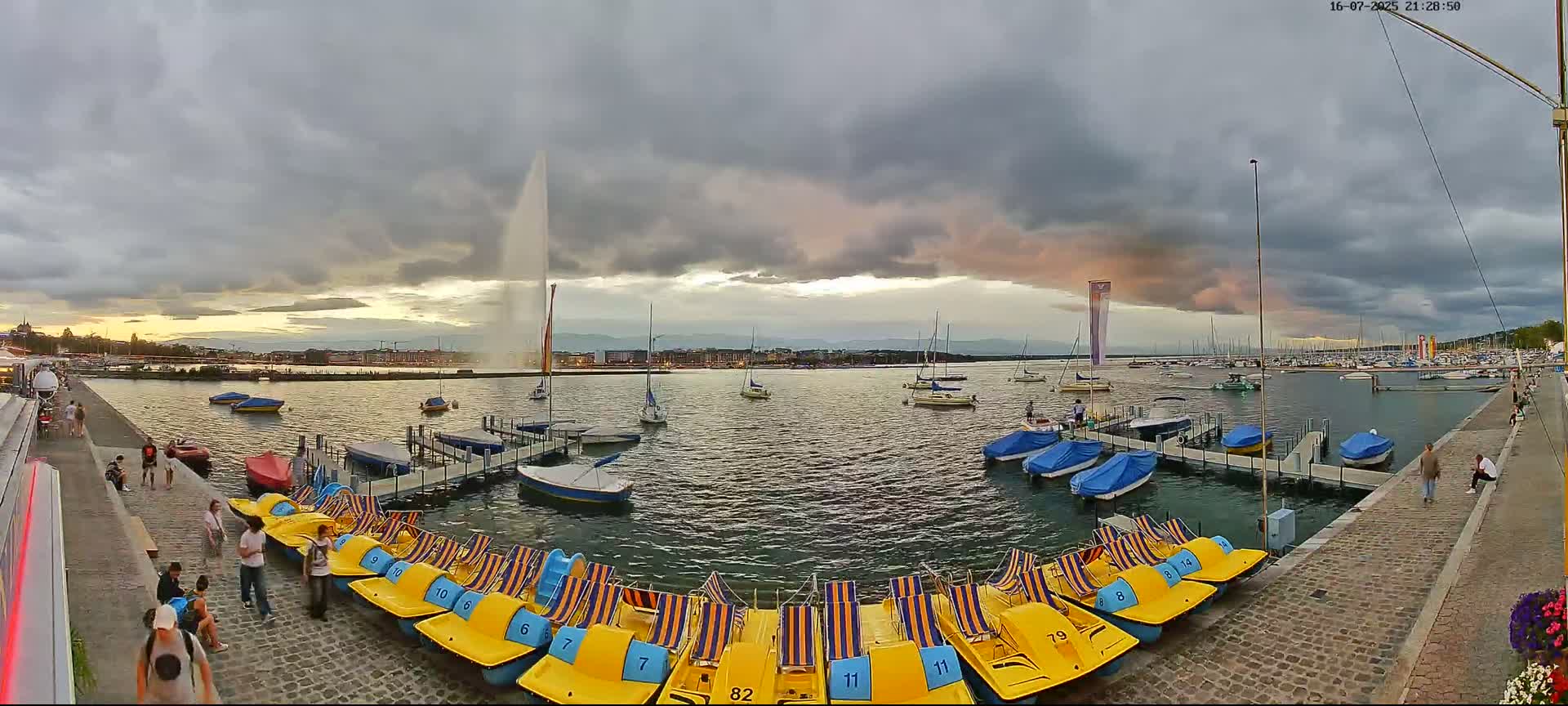 Lake Geneva & (Lac Leman) Coast & Geneve City Les Corsaires Live Cam - Eaux -Vives, Genève, Geneva, Switzerland