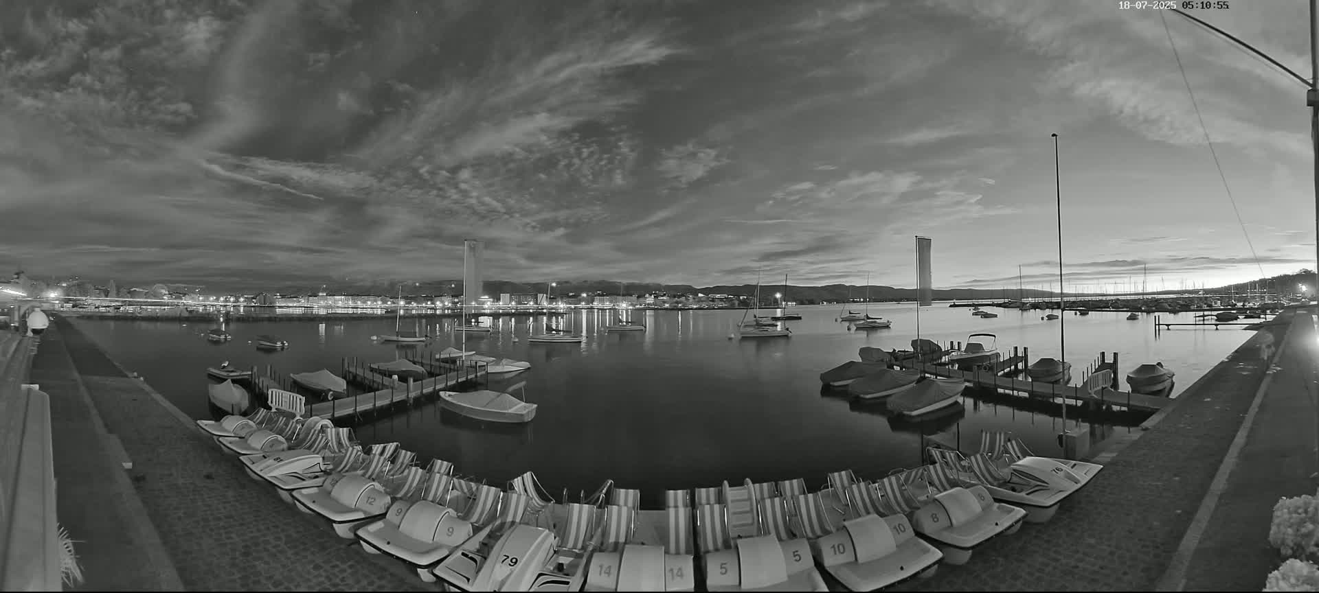 Lake Geneva & (Lac Leman) Coast & Geneve City Les Corsaires Live Cam - Eaux -Vives, Genève, Geneva, Switzerland