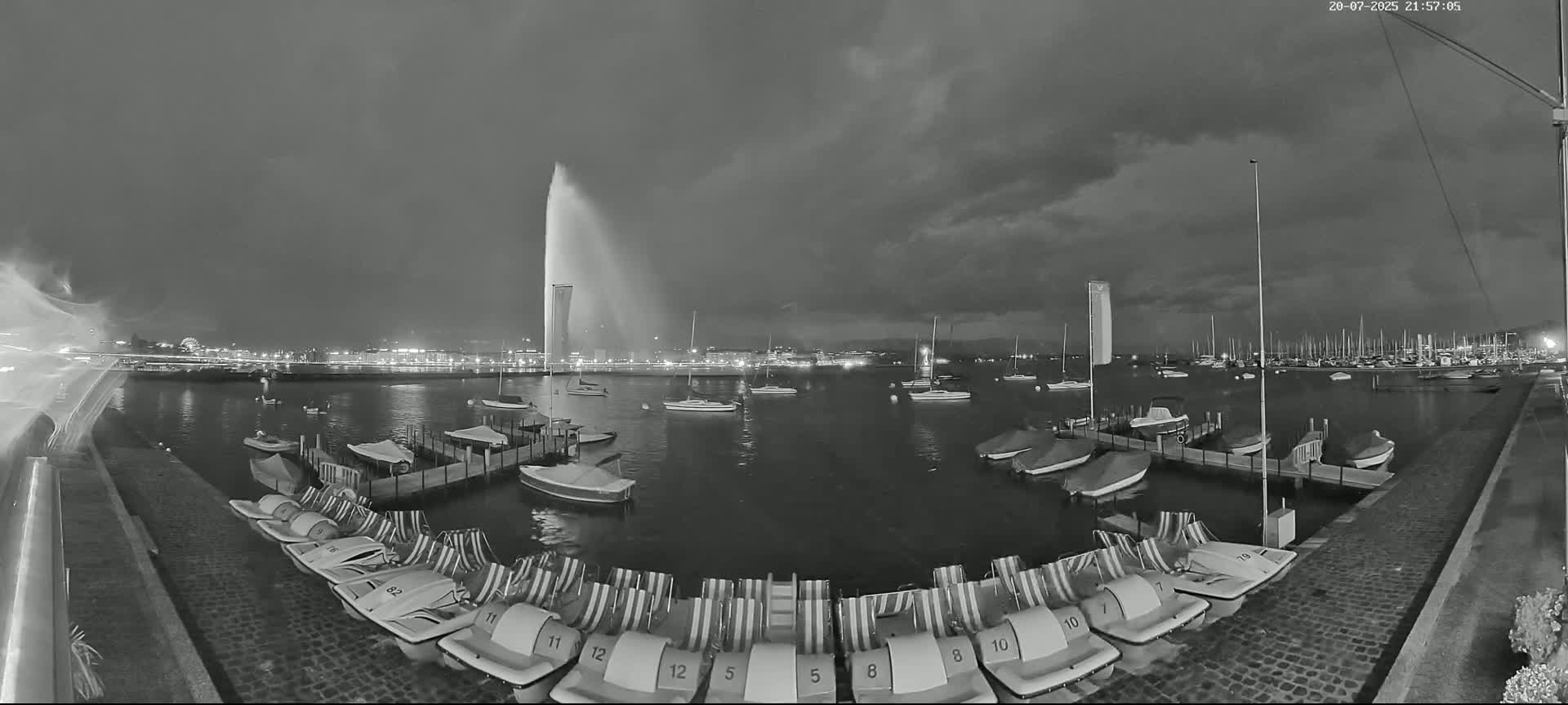Lake Geneva & (Lac Leman) Coast & Geneve City Les Corsaires Live Cam - Eaux -Vives, Genève, Geneva, Switzerland