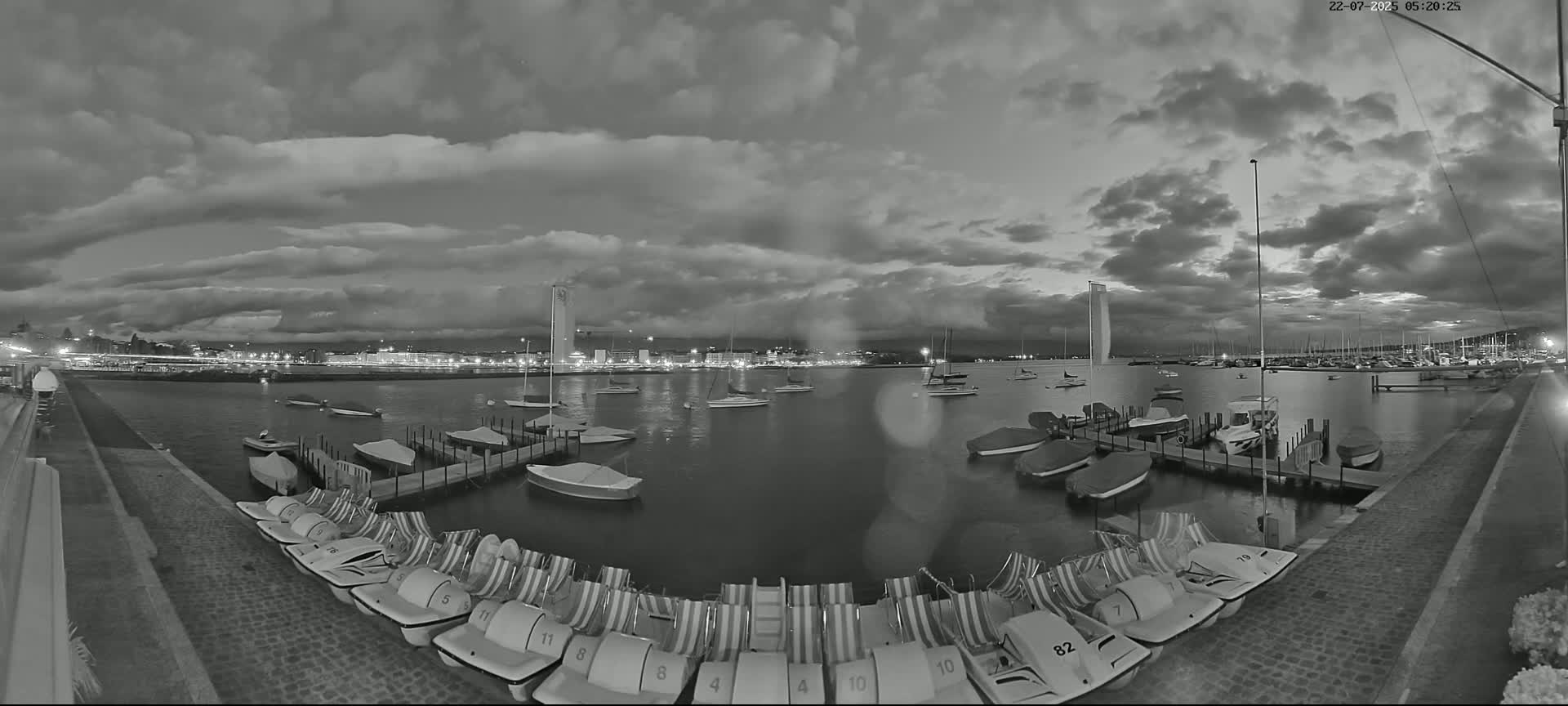 Lake Geneva & (Lac Leman) Coast & Geneve City Les Corsaires Live Cam - Eaux -Vives, Genève, Geneva, Switzerland