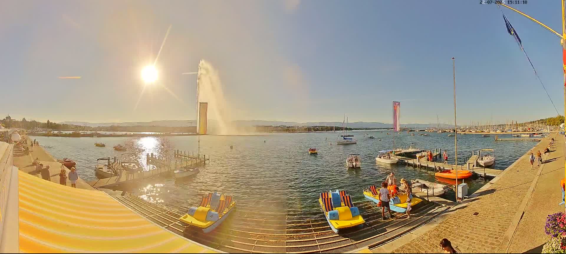 Lake Geneva & (Lac Leman) Coast & Geneve City Les Corsaires Live Cam - Eaux -Vives, Genève, Geneva, Switzerland