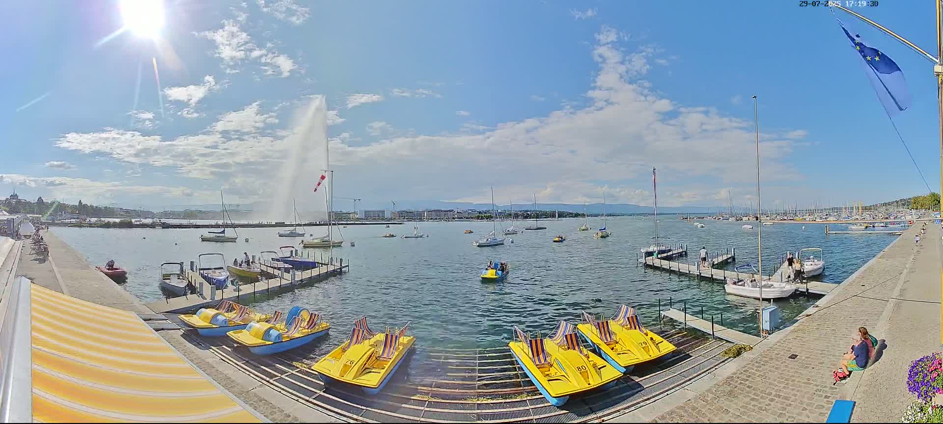 Lake Geneva & (Lac Leman) Coast & Geneve City Les Corsaires Live Cam - Eaux -Vives, Genève, Geneva, Switzerland