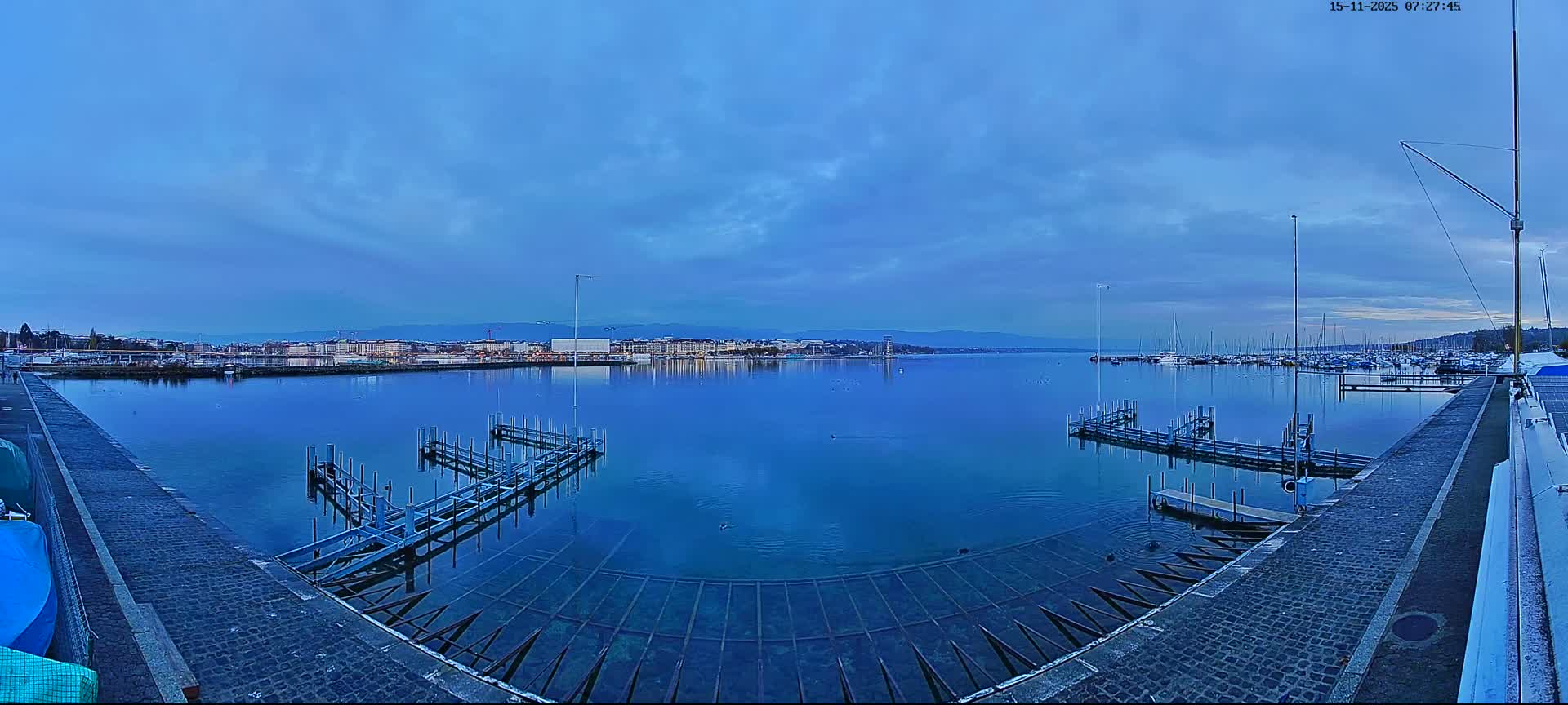 Lake Geneva & (Lac Leman) Coast & Geneve City Les Corsaires Live Cam - Eaux -Vives, Genève, Geneva, Switzerland