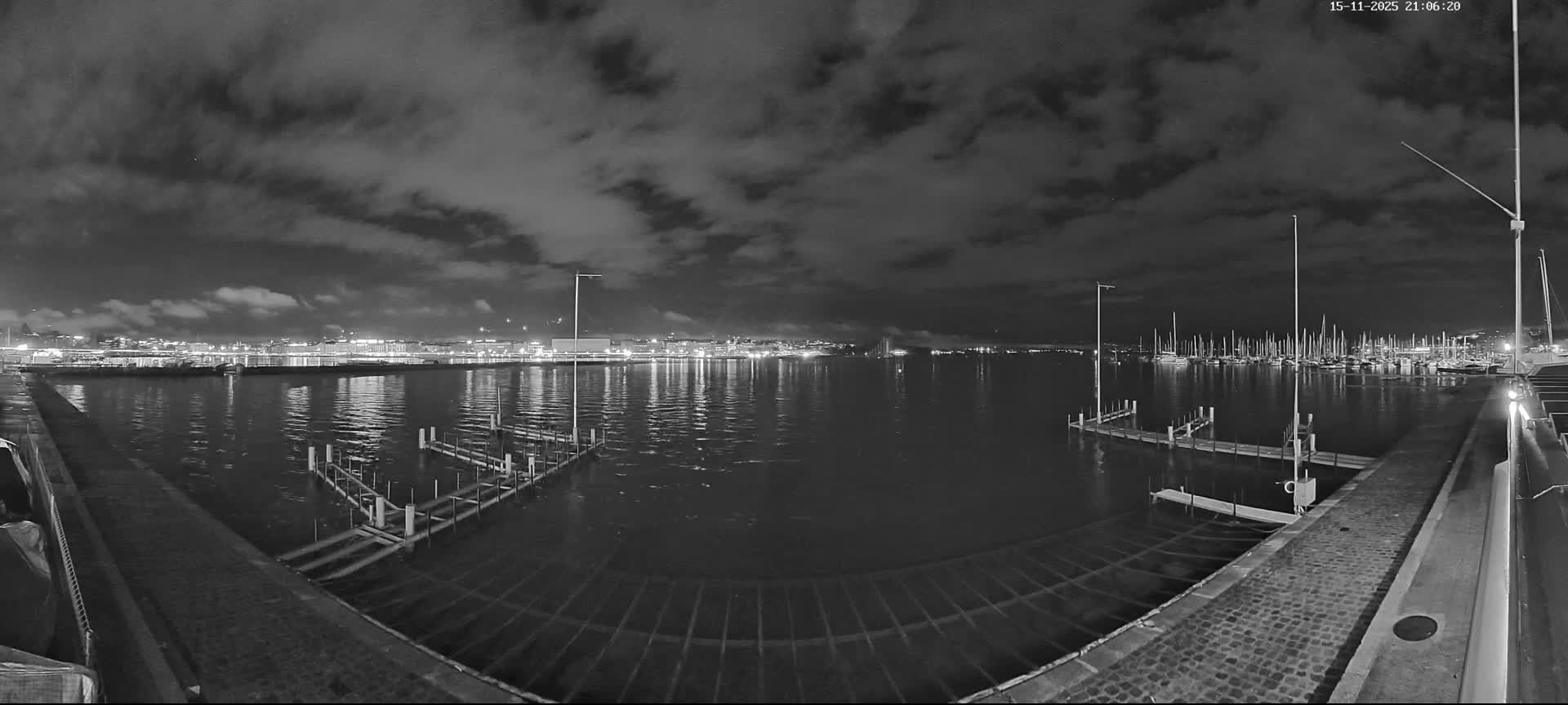 Lake Geneva & (Lac Leman) Coast & Geneve City Les Corsaires Live Cam - Eaux -Vives, Genève, Geneva, Switzerland