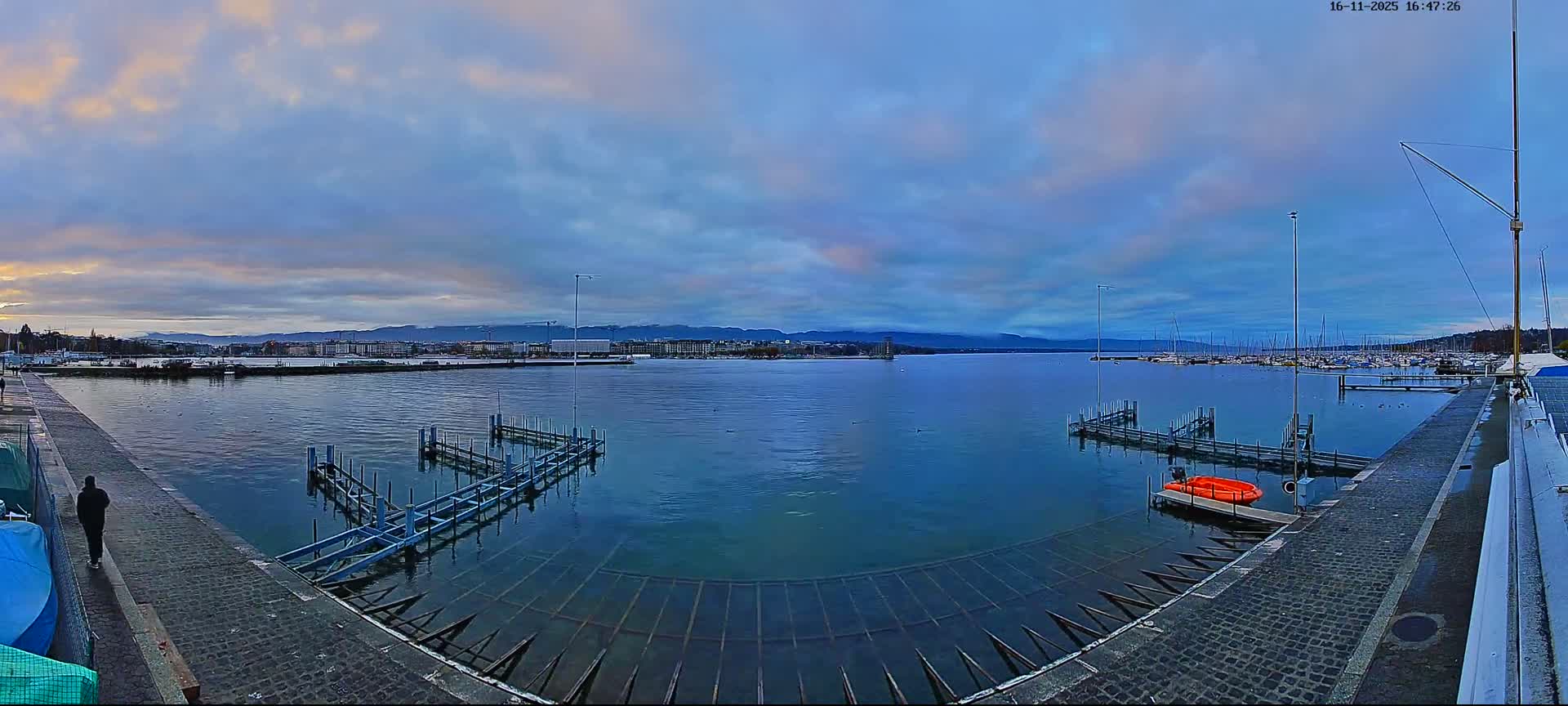 Lake Geneva & (Lac Leman) Coast & Geneve City Les Corsaires Live Cam - Eaux -Vives, Genève, Geneva, Switzerland