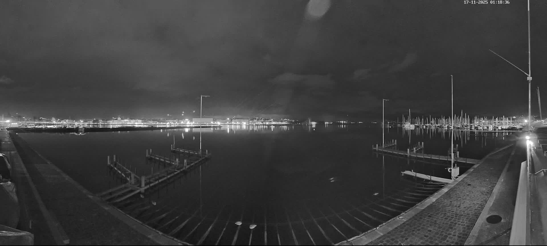 Lake Geneva & (Lac Leman) Coast & Geneve City Les Corsaires Live Cam - Eaux -Vives, Genève, Geneva, Switzerland