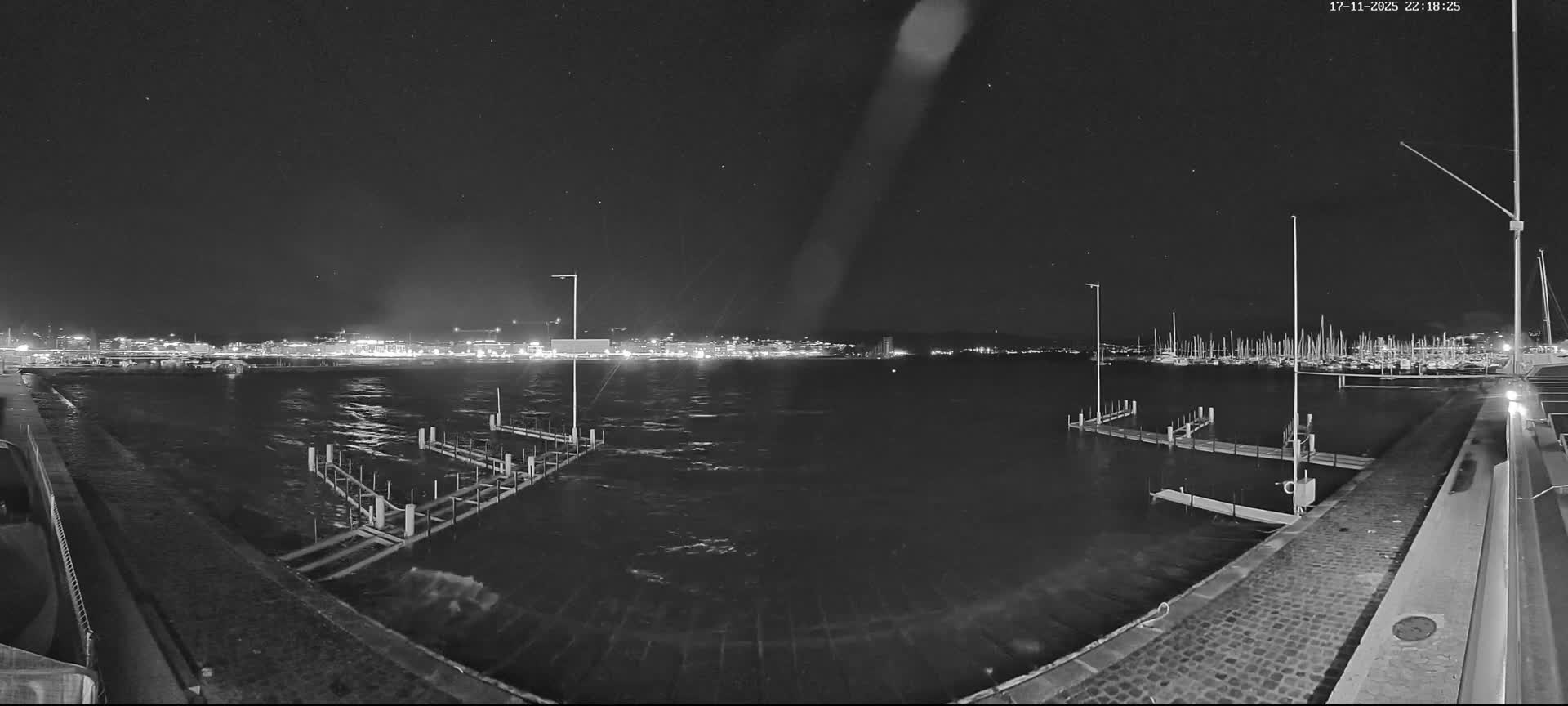 Lake Geneva & (Lac Leman) Coast & Geneve City Les Corsaires Live Cam - Eaux -Vives, Genève, Geneva, Switzerland