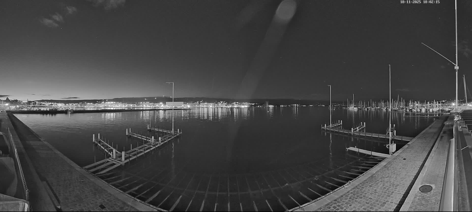 Lake Geneva & (Lac Leman) Coast & Geneve City Les Corsaires Live Cam - Eaux -Vives, Genève, Geneva, Switzerland