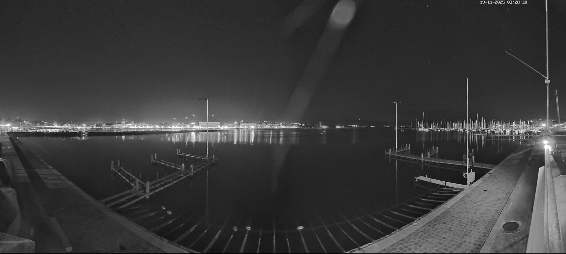 Lake Geneva & (Lac Leman) Coast & Geneve City Les Corsaires Live Cam - Eaux -Vives, Genève, Geneva, Switzerland