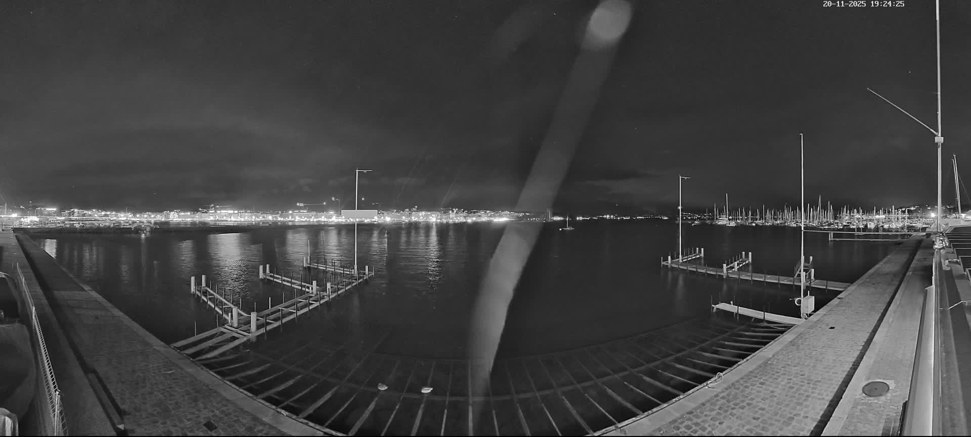 Lake Geneva & (Lac Leman) Coast & Geneve City Les Corsaires Live Cam - Eaux -Vives, Genève, Geneva, Switzerland