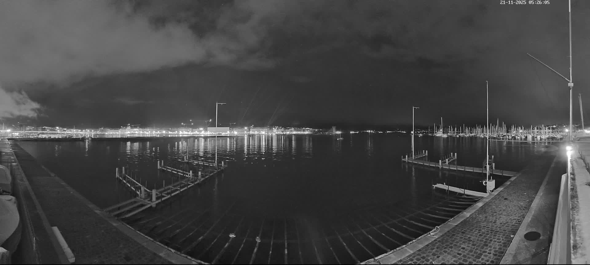 Lake Geneva & (Lac Leman) Coast & Geneve City Les Corsaires Live Cam - Eaux -Vives, Genève, Geneva, Switzerland