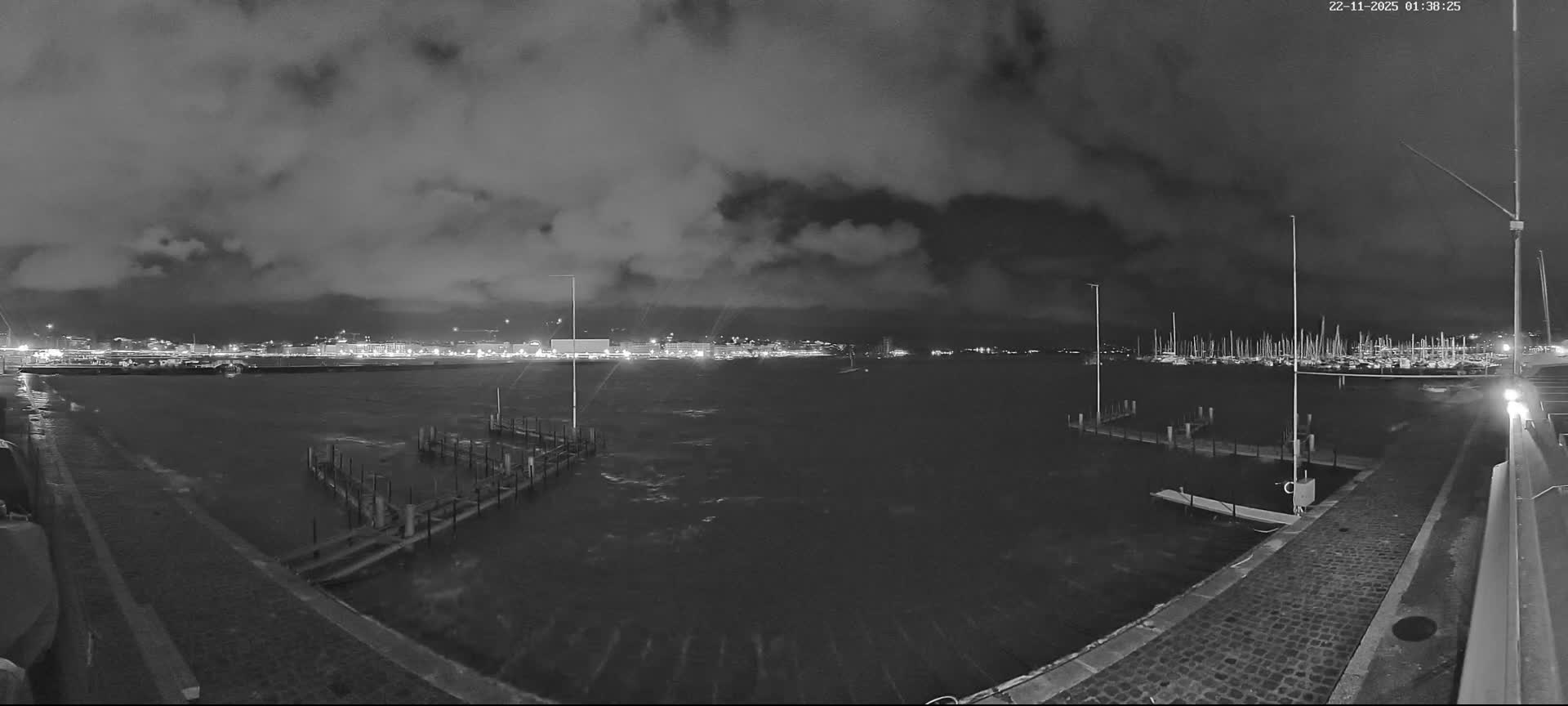 Lake Geneva & (Lac Leman) Coast & Geneve City Les Corsaires Live Cam - Eaux -Vives, Genève, Geneva, Switzerland
