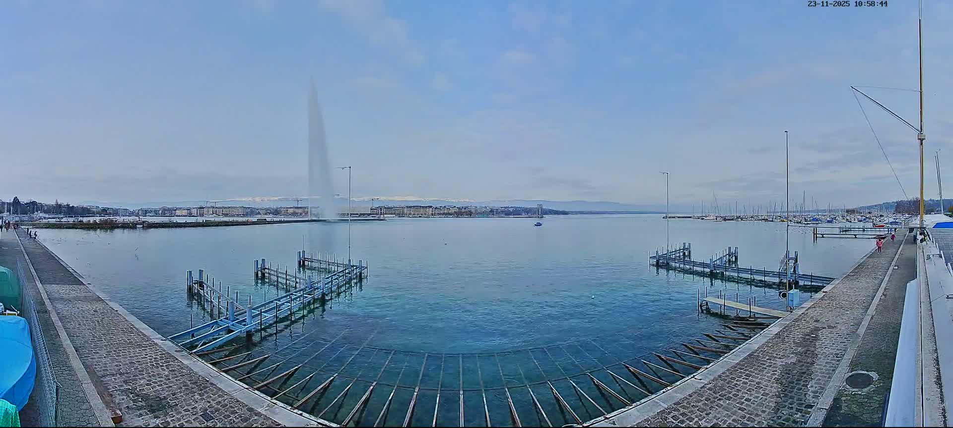 Lake Geneva & (Lac Leman) Coast & Geneve City Les Corsaires Live Cam - Eaux -Vives, Genève, Geneva, Switzerland