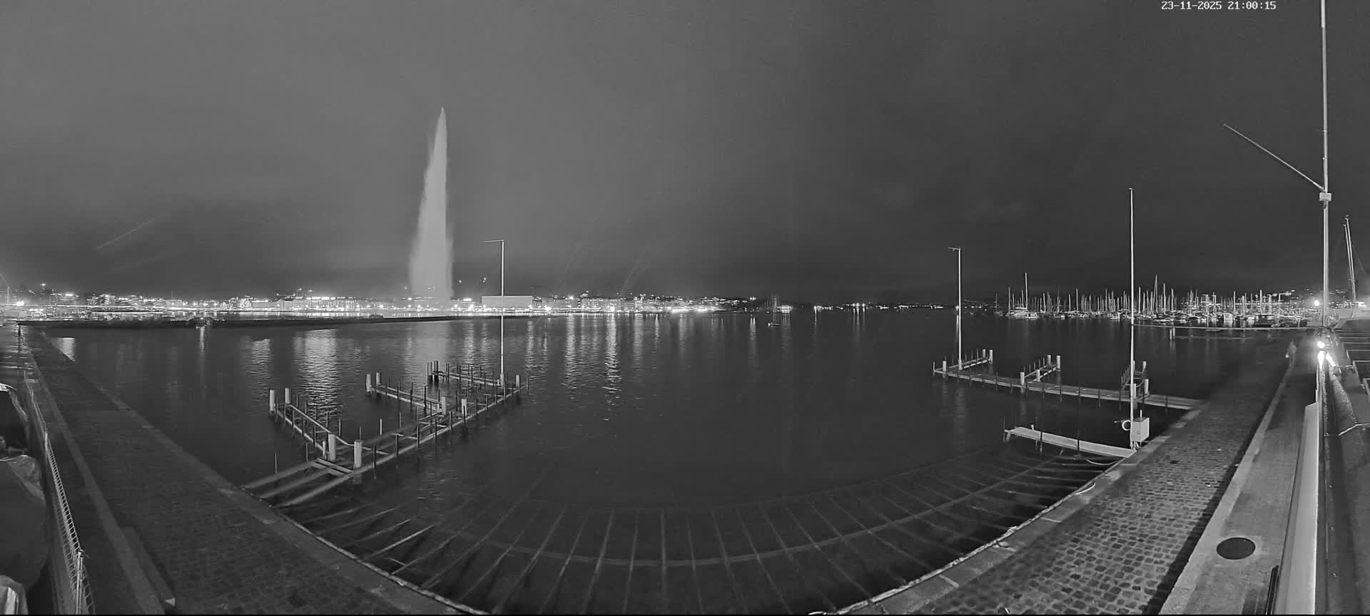 Lake Geneva & (Lac Leman) Coast & Geneve City Les Corsaires Live Cam - Eaux -Vives, Genève, Geneva, Switzerland