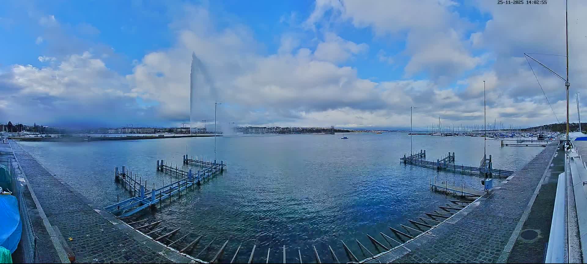 Lake Geneva & (Lac Leman) Coast & Geneve City Les Corsaires Live Cam - Eaux -Vives, Genève, Geneva, Switzerland