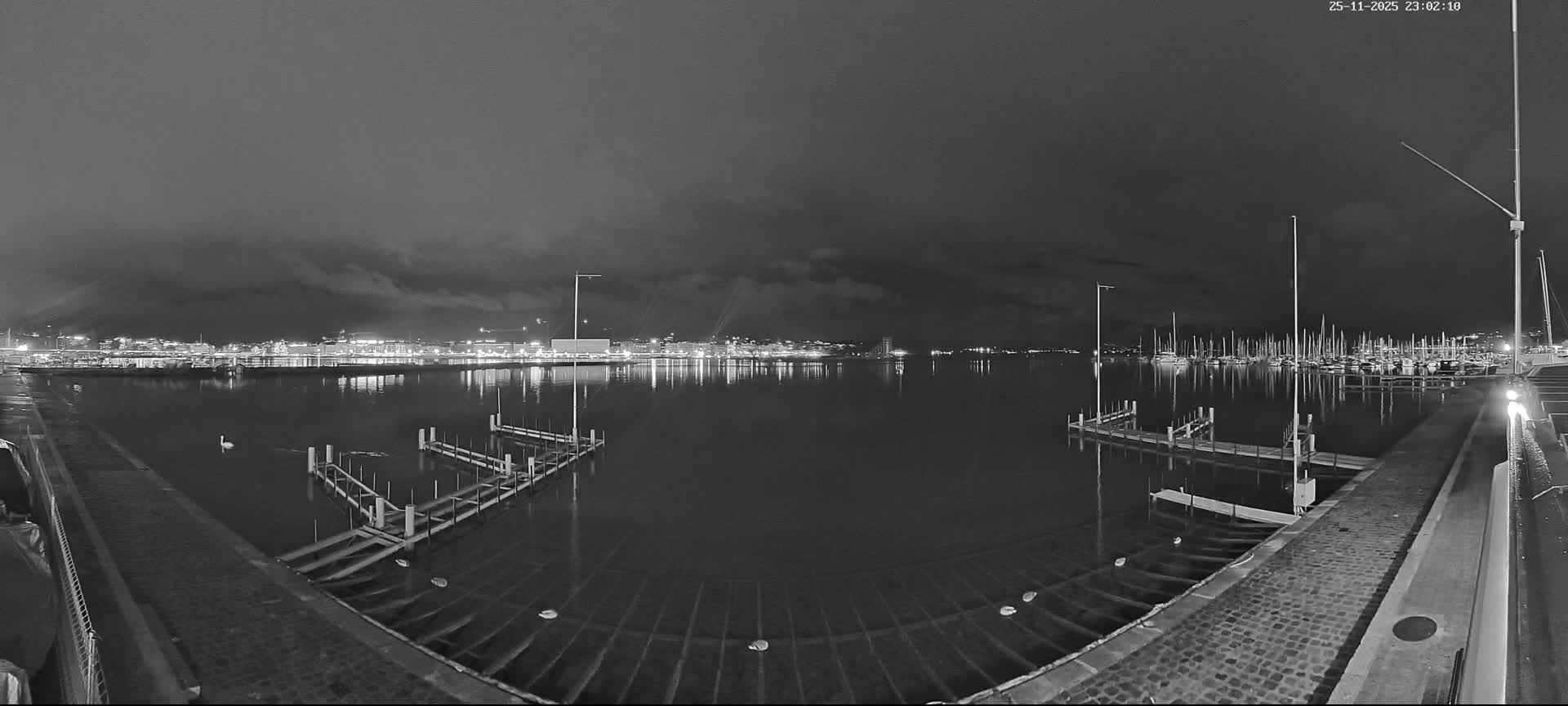 Lake Geneva & (Lac Leman) Coast & Geneve City Les Corsaires Live Cam - Eaux -Vives, Genève, Geneva, Switzerland