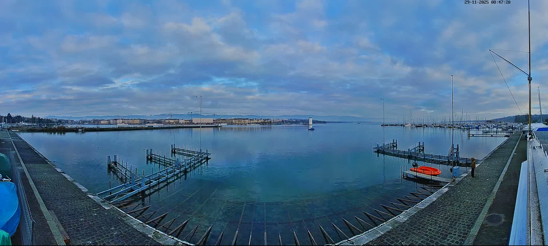 Lake Geneva & (Lac Leman) Coast & Geneve City Les Corsaires Live Cam - Eaux -Vives, Genève, Geneva, Switzerland